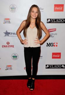 Kelli Berglund feet photo thumbnail