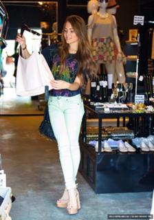 Kelli Berglund feet photo thumbnail