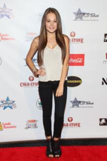 Kelli Berglund feet photo thumbnail
