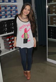 Kelli Berglund feet photo thumbnail
