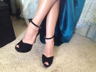Kelli Berglund feet photo thumbnail