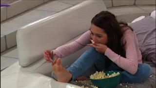 Kelli Berglund feet photo thumbnail