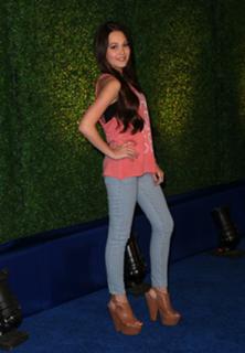 Kelli Berglund feet photo thumbnail