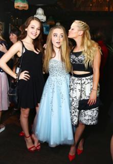 Kelli Berglund feet photo thumbnail