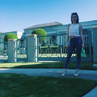 Kelli Berglund feet photo thumbnail