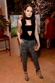 Kelli Berglund feet photo thumbnail