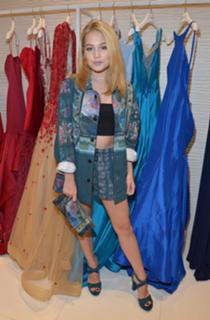 Kelli Berglund feet photo thumbnail