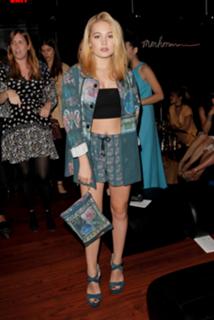Kelli Berglund feet photo thumbnail