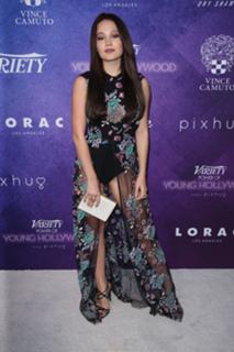 Kelli Berglund feet photo thumbnail