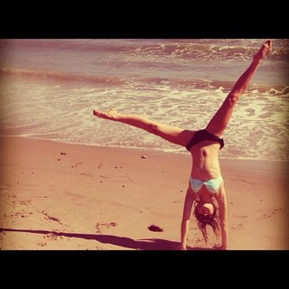 Kelli Berglund feet photo thumbnail