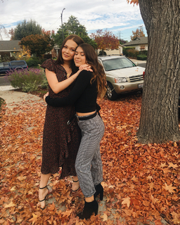 Kelli Berglund feet photo thumbnail