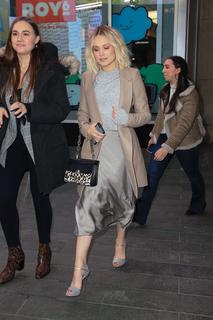 Kelli Berglund feet photo thumbnail