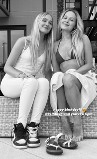 Kelli Berglund feet photo thumbnail