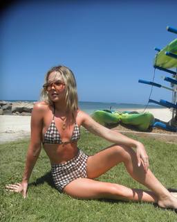 Kelli Berglund feet photo thumbnail