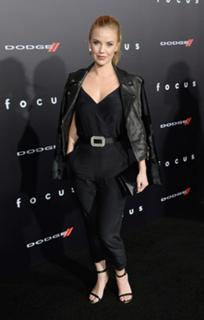 Kelli Garner feet photo thumbnail