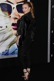Kelli Garner feet photo thumbnail