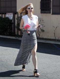 Kelli Garner feet photo thumbnail