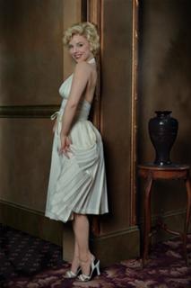 Kelli Garner feet photo thumbnail