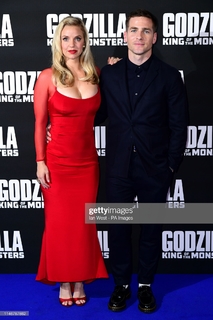 Kelli Garner feet photo thumbnail