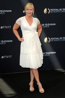 Kelli Giddish feet photo thumbnail