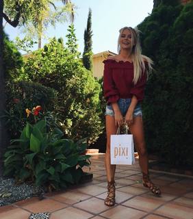Kelli Goss feet photo 8