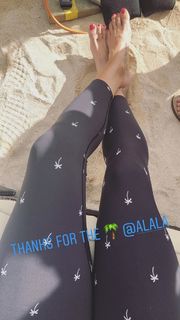Kelli Tennant feet photo 12
