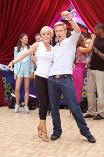 Kellie Pickler feet photo thumbnail