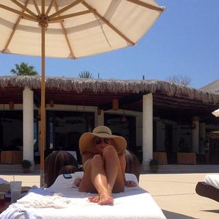 Kellie Pickler feet photo thumbnail