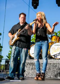 Kellie Pickler feet photo thumbnail