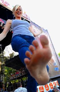 Kellie Pickler feet photo thumbnail