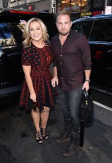 Kellie Pickler feet photo thumbnail
