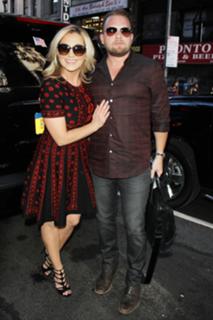 Kellie Pickler feet photo thumbnail