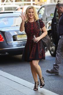 Kellie Pickler feet photo thumbnail