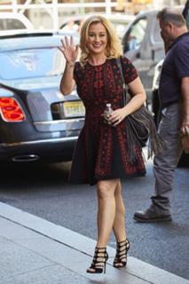 Kellie Pickler feet photo thumbnail