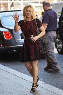 Kellie Pickler feet photo thumbnail