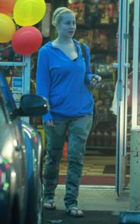 Kellie Pickler feet photo thumbnail