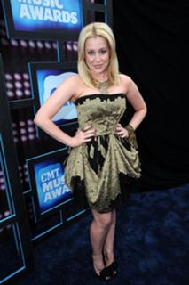 Kellie Pickler feet photo thumbnail