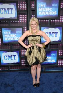 Kellie Pickler feet photo thumbnail