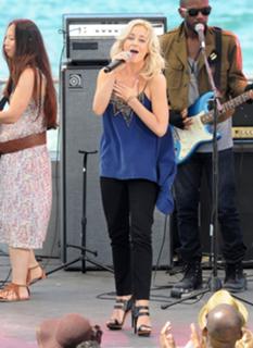 Kellie Pickler feet photo thumbnail