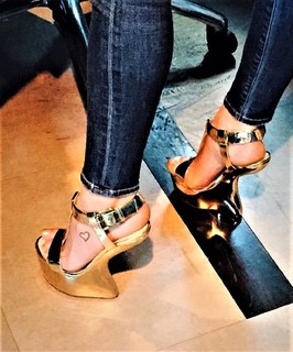 Kellie Pickler feet photo thumbnail