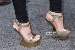 Kellie Pickler feet photo thumbnail