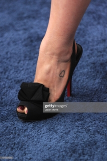 Kellie Pickler feet photo thumbnail