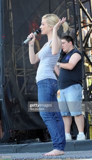 Kellie Pickler feet photo thumbnail