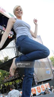 Kellie Pickler feet photo thumbnail