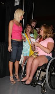 Kellie Pickler feet photo thumbnail