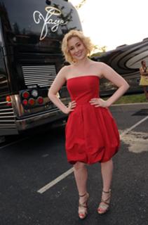 Kellie Pickler feet photo thumbnail