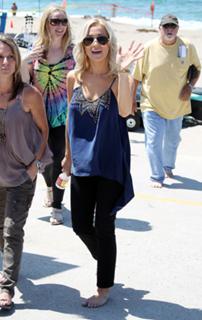 Kellie Pickler feet photo thumbnail