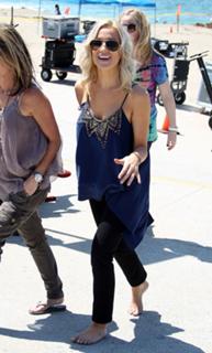 Kellie Pickler feet photo thumbnail