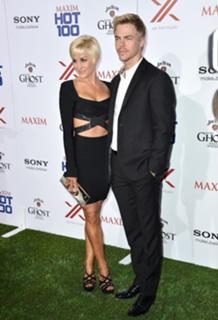 Kellie Pickler feet photo thumbnail
