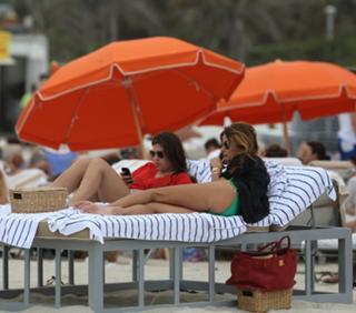 Kelly Bensimon feet photo thumbnail